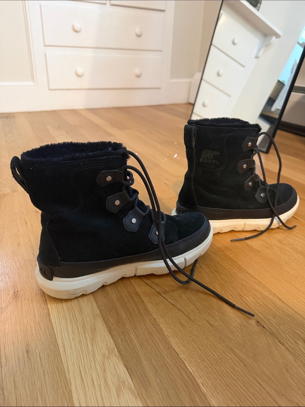 Sorel Black Suede Lace-Up Winter Boots with White Sole - Picture 3 of 4